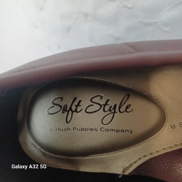 SOFT STYLE Hush Puppies Size 6.5 Maroon Leather Loafers with Buckle - Picture 2 of 16